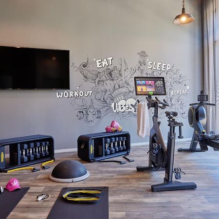 Отель Moxy Cologne Muelheim Экстерьер фото