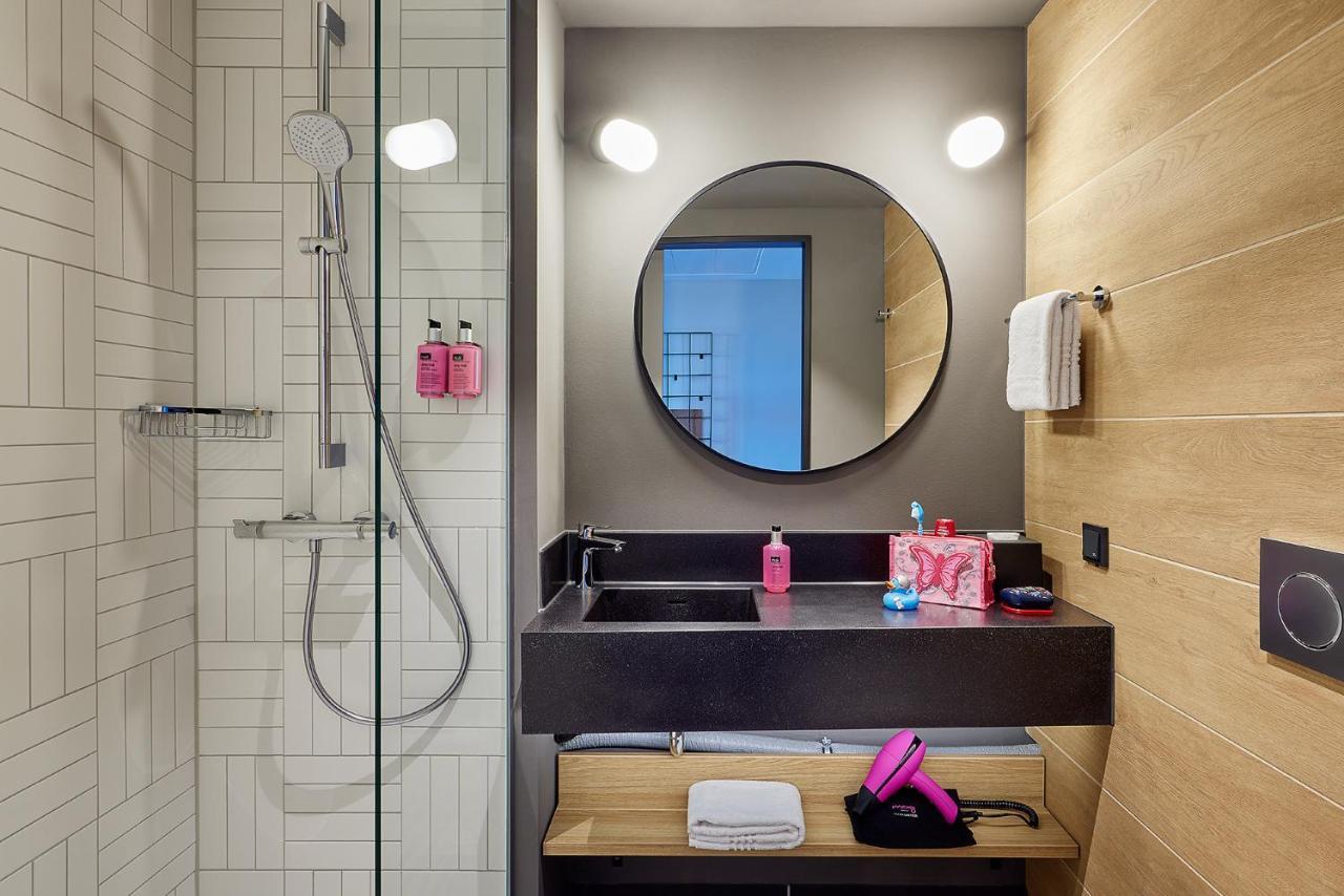 Отель Moxy Cologne Muelheim Экстерьер фото