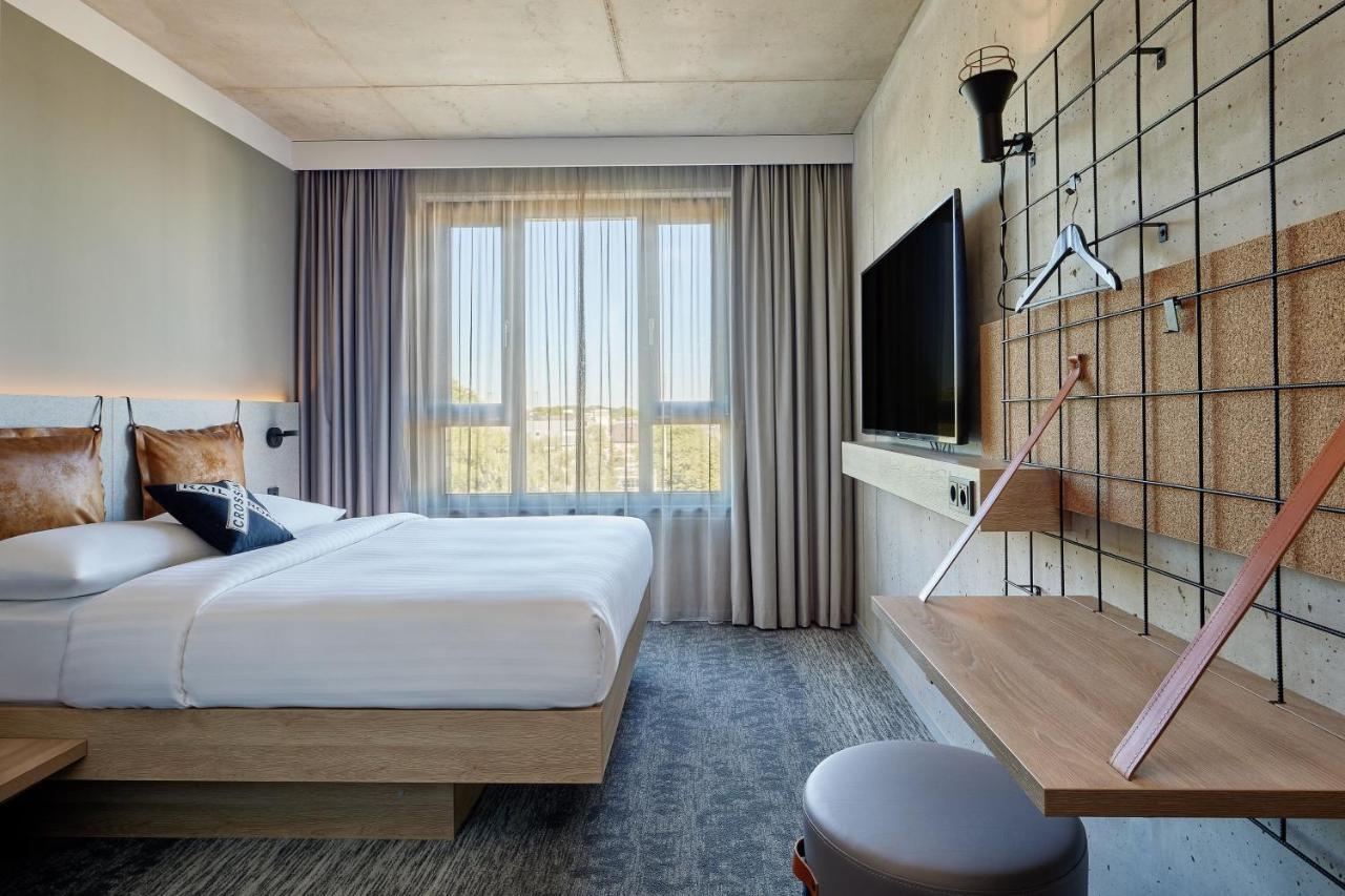 Отель Moxy Cologne Muelheim Экстерьер фото