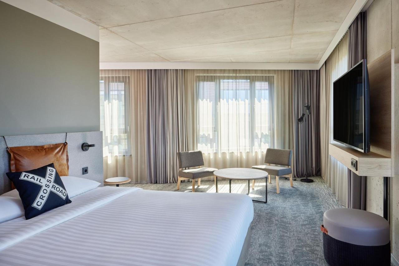 Отель Moxy Cologne Muelheim Экстерьер фото