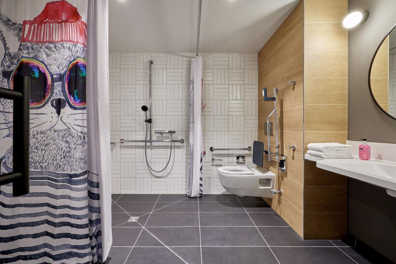 Отель Moxy Cologne Muelheim Экстерьер фото