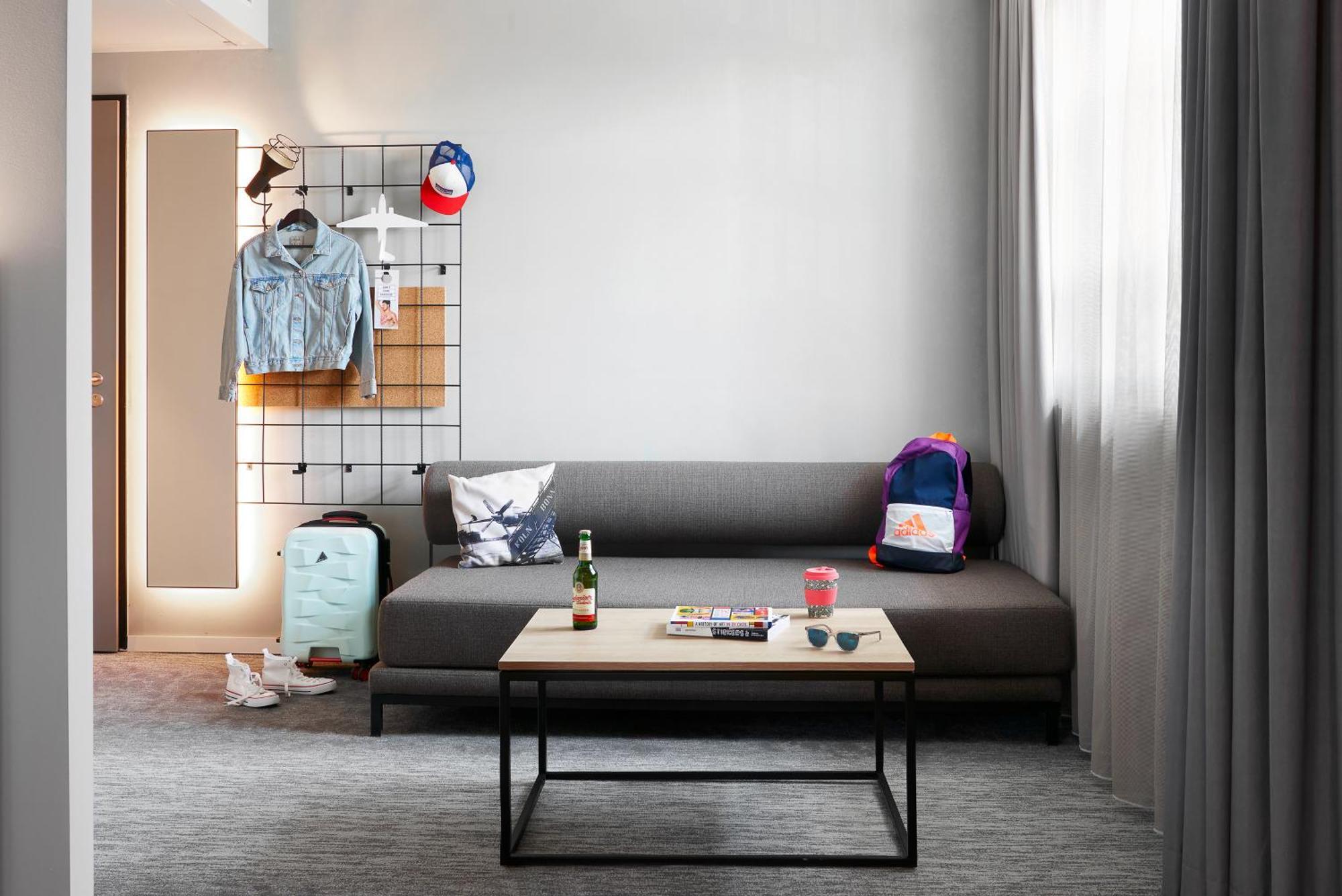 Отель Moxy Cologne Muelheim Экстерьер фото