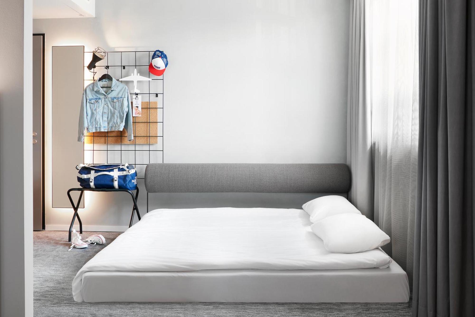 Отель Moxy Cologne Muelheim Экстерьер фото