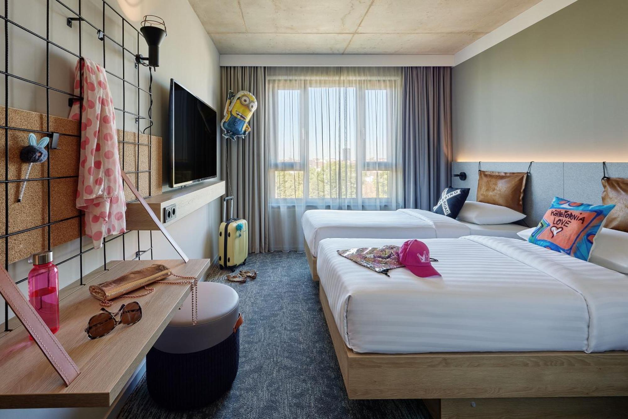 Отель Moxy Cologne Muelheim Экстерьер фото
