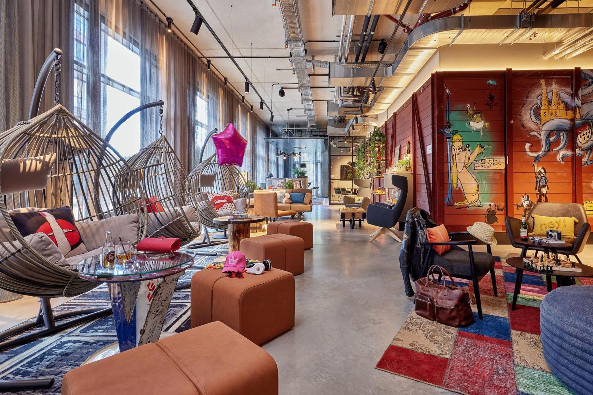 Отель Moxy Cologne Muelheim Экстерьер фото